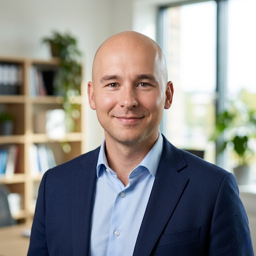 Julian Køster, Grundlægger